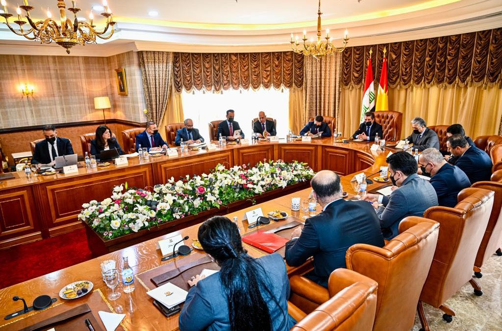 Kurdistan Region PM Masrour Barzani (top center) during a meeting with Sulaimani and Halabja governors and Garmiyan and Raparin Administration heads, May 17, 2022. (Photo: KRG)